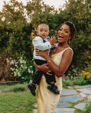 Keke Palmer Instagram - I don’t want to be long I just wanna be clear! I AM GRATEFUL TO GOD FOR ANOTHER YEAR! I’m not here for a long time but I am here for a community rich time and that’s what I have. It’s my birthday but it’s my communities birthday too because they are the ones that got me this far. We are all alone in this world, we come in alone and we go out alone but what we share is this experience. In that shared experience we know what it’s like to be as one in togetherness, in that community is where God lives. In that love, that hope and that joy. I am forever grateful to know that and to have that. This is 31! More pictures coming because me and my crew looked fly all night!!! (So mad I didn’t get a solo shot with my dad!!!)