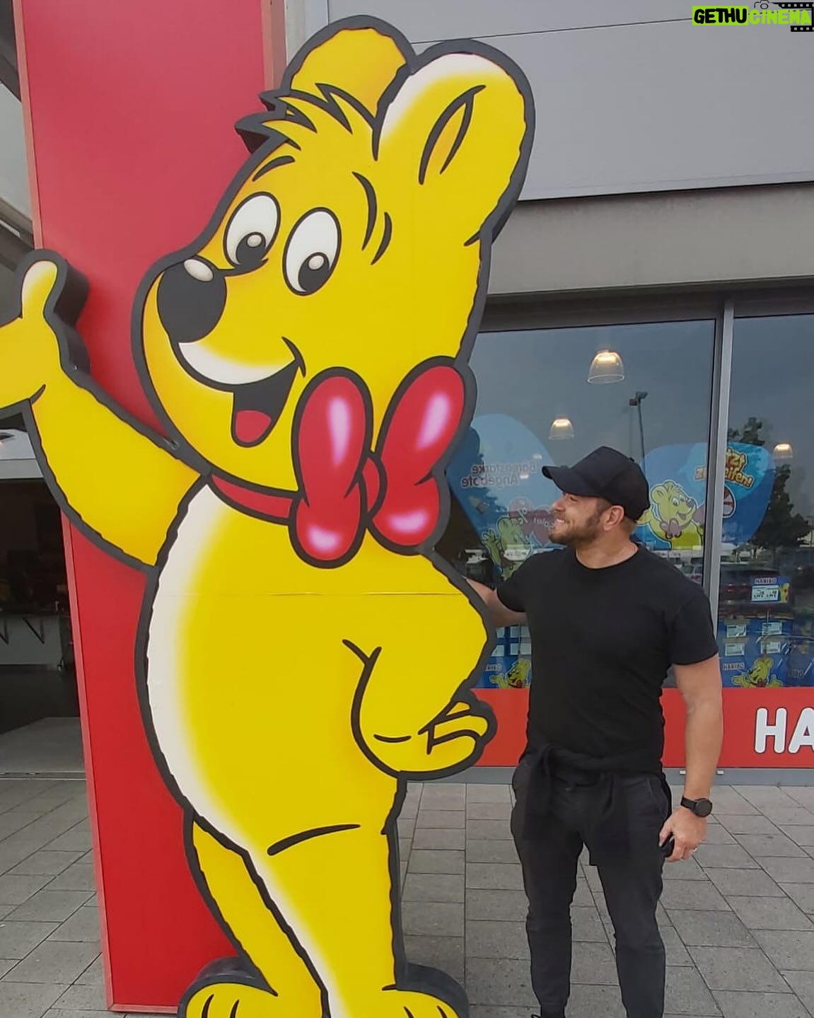 Kellan Lutz - 3 Likes - If you know, you know! 🐻
Kid in a candy store = my childhood heaven 😜