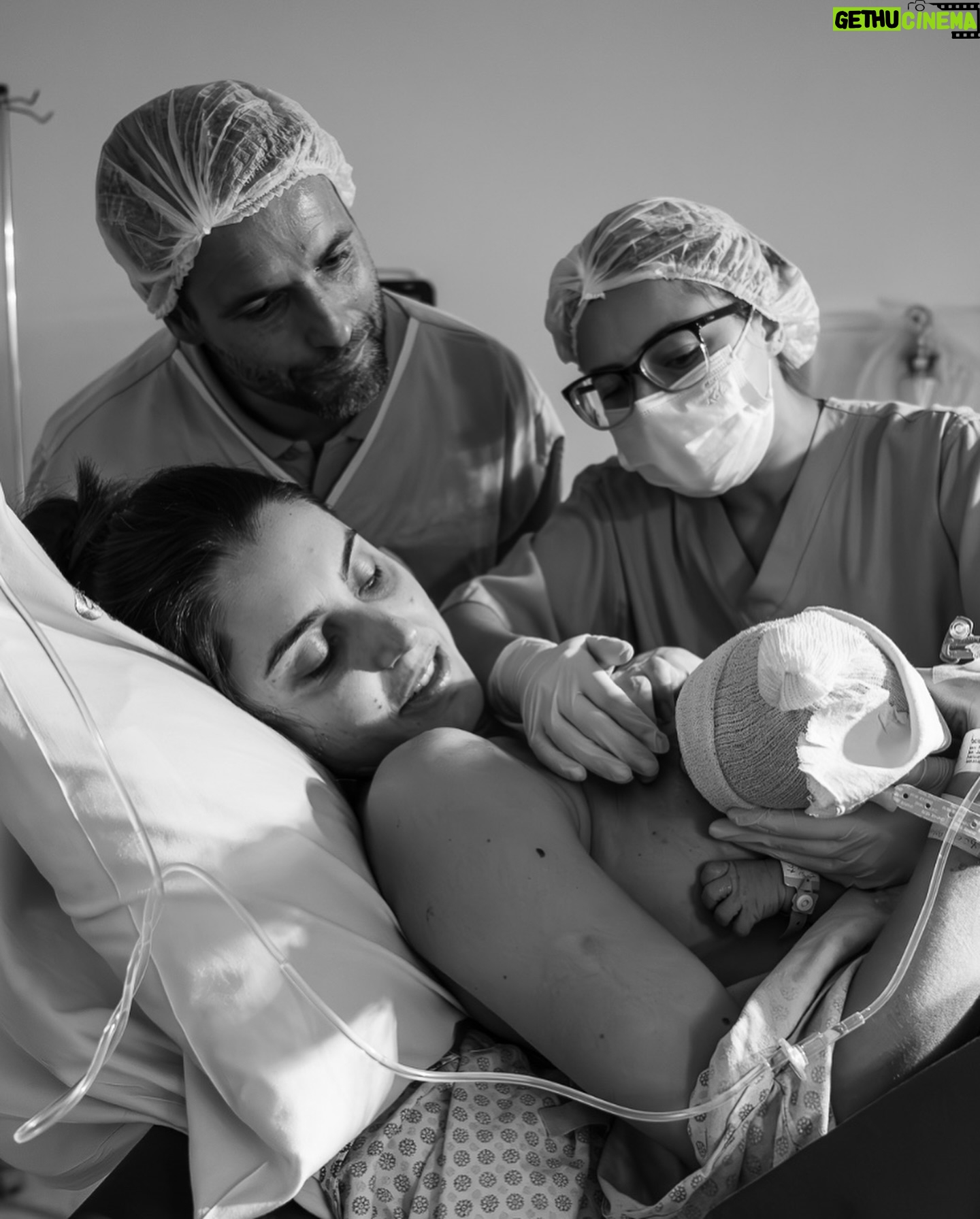 Kelly Baron - 67.4K Likes - Bem-vindo meu filho Miguel Guedes Baron 🥹♥️ Nasceu no dia 22 de junho às 23:04h, com 3,730kg, parto normal como sonhei, foi lindo! A tua vinda ao mundo só mostrou o amor mais puro e infinito, não sabemos mais viver sem você. Estamos tão felizes, curtindo cada momento nós 3 🩵🩷💙
Obrigada a todos pelas mensagens de carinho 🙏🏻😘