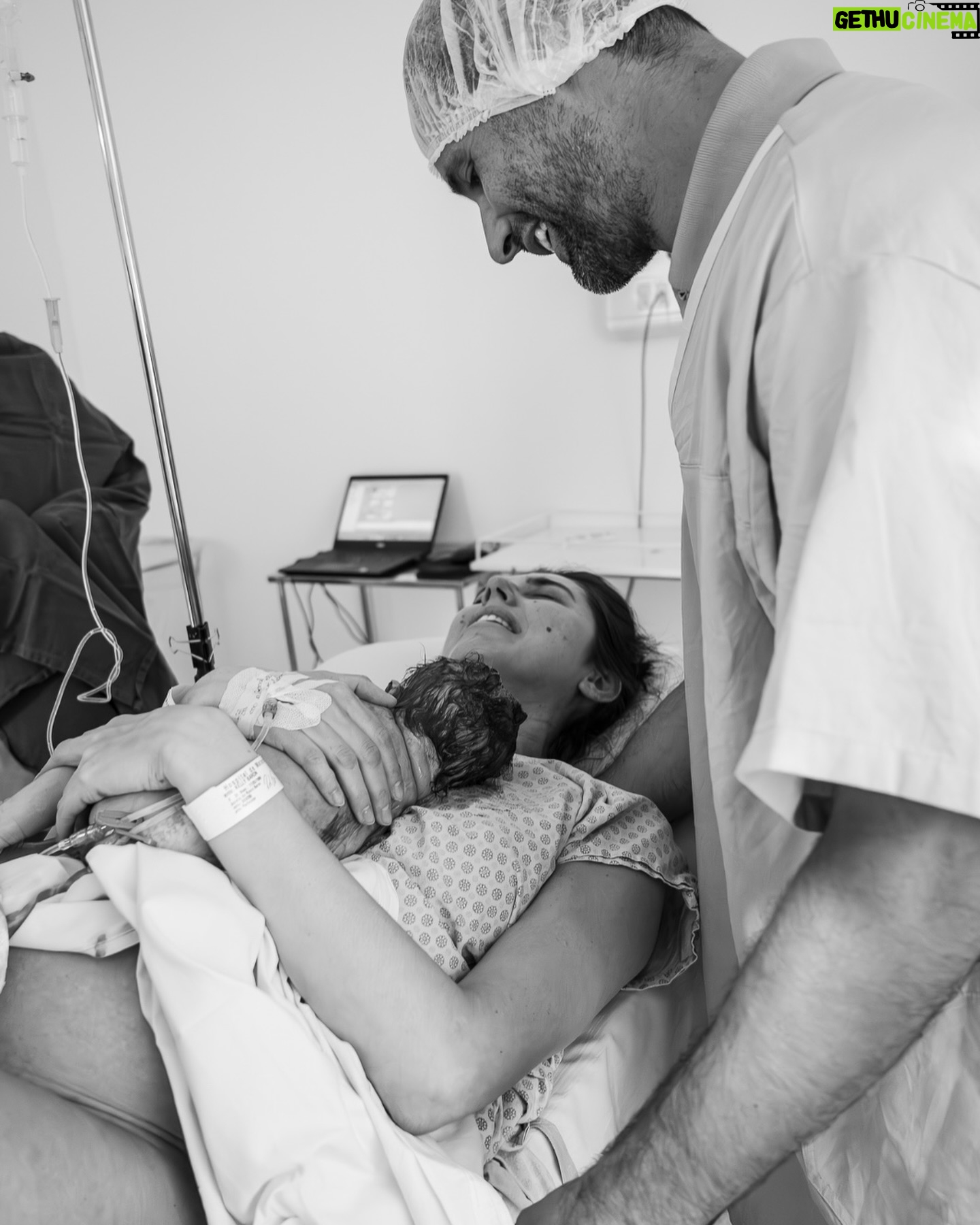 Kelly Baron - 67.4K Likes - Bem-vindo meu filho Miguel Guedes Baron 🥹♥️ Nasceu no dia 22 de junho às 23:04h, com 3,730kg, parto normal como sonhei, foi lindo! A tua vinda ao mundo só mostrou o amor mais puro e infinito, não sabemos mais viver sem você. Estamos tão felizes, curtindo cada momento nós 3 🩵🩷💙
Obrigada a todos pelas mensagens de carinho 🙏🏻😘