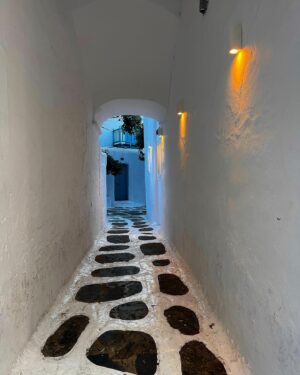 Kelly Vedovelli Instagram - On s’balade à Mykonos <3