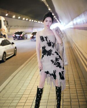 Kelly Yu Instagram - 深夜隧道游～