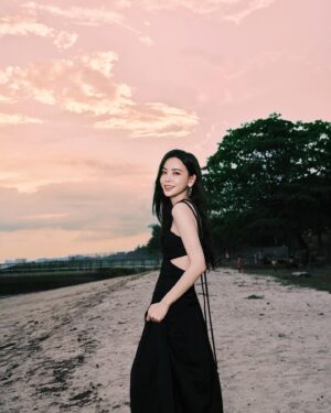 Kelly Yu Instagram - 热爱这个世界上的一切浪漫🌹