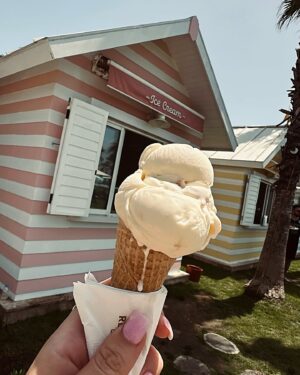 Kendall Rae-Knight Instagram - Sweet summertime 👙🍦👶🏼🧴🌸