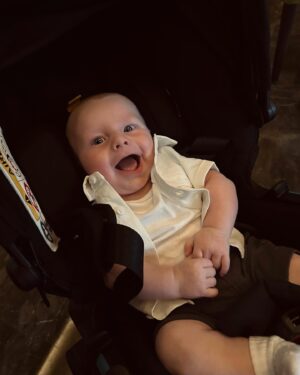 Kendall Rae-Knight Instagram - IT’S SO FLUFFY I’M GONNA DIE!