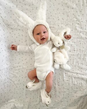 Kendall Rae-Knight Instagram - One month of my little bunny🐰☁️🩶