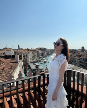 Kenix Kwok Ho-Ying Instagram - Venice, a pretty city with stunning sceneries, polite people everywhere, and a romantic atmosphere on the gondola with my beloved ones 🩷🩷🩷
#veniceitaly #romanticscenery #unforgettablemoments #gondola #summertimeinvenice