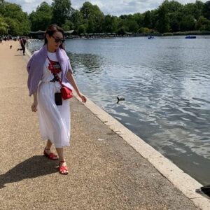 Kenix Kwok Ho-Ying Instagram - 遊海德公園遇上倫敦最好的天氣☀️🦢🦢🦆🦆🌹🌼🌺🚣‍♂️#hydepark #lucky #reallyenjoy #goodweather