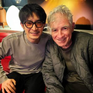 Kenjiro Tsuda Instagram - The other day, I met Mr.#ChristopherDoyle.
#WongKarWai He is a legend in the film world who has been behind the camera in director's works and various other masterpieces.

“#DaysOfBeingWild” “#ChungkingExpress” “#FallenAngels” “#InTheMoodForLove” “#EndlessPoetry” etc…

A cheerful person who is always joking. It was an honor to meet you.

#kenjiroTsuda #tsudaken