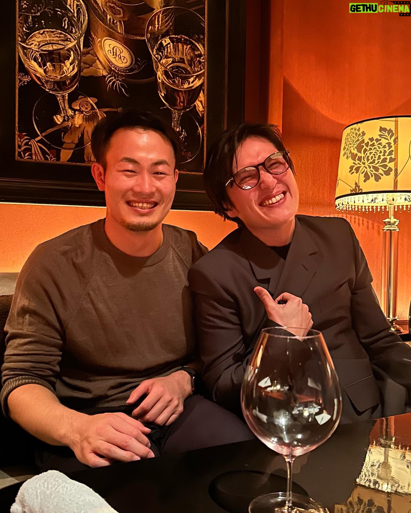 Kenki Fukuoka - 7.9K Likes - 先日清塚信也さんと弟者さんと忘年会行ってきました!
きよさんは番組以外でお会いしたのは初めてだったけど、みんなでめちゃめちゃ深い話までできて最高の時間でした!
また2Bro会楽しみ☺️