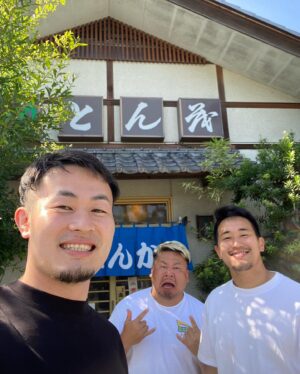Kenki Fukuoka Instagram - ワイルドナイツの昨シーズンの優勝パレードに参加してきました！
アンバサダーの僕にも温かく手を振ってくださる方が沢山いて、本当に愛されるチームにいられてよかったです☺️
その後は同期の2人と昼飯！
もうベテランに分類されるようになった同期達の活躍を今季も応援していこうと思います👍