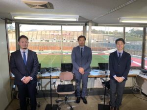 Kenki Fukuoka Instagram - 埼玉ワイルドナイツvs神戸スティラーズ41-37で勝利！
DFのワイルドナイツがこれだけ失点を許すほど、神戸のアタックは素晴らしかったです👏
解説を聞いていただいた方、ありがとうございました！
解説の将太郎さんと実況の山﨑アナと📸