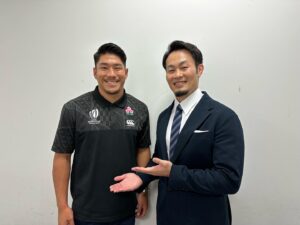 Kenki Fukuoka Instagram - 日本テレビのラグビーW杯準々決勝直前SPにて力也と久しぶりに共演！
可愛い後輩が今や日本の絶対的司令塔としてW杯でのキック成功率95%という驚異的な結果を示してくれました。
ほんとにお疲れ様！
今季のリーグワンでワイルドナイツを優勝に導いてくれると信じてます👊
