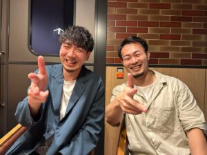 Kenki Fukuoka Instagram - 同じ福岡県古賀市出身で、今回のバスケW杯で大活躍だった比江島選手にお会いすることができました！
地元の話やお互いの競技の話などをしてますますバスケに興味を持てたので、次は試合を観戦しに行きたいと思います！何より生比江島ポーズも見たいし😎笑
同郷の選手の活躍に良い刺激をもらえたので、僕も勉強と解説を一層頑張ります！👊
#ラグビーもバスケに続け