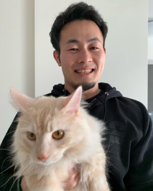 Kenki Fukuoka Instagram - 弟者さんから新しく2BRO.グッズを頂いたので久々にチャドと共に📸
背中のロゴ見せようとしたらチャドデカ過ぎ😂笑