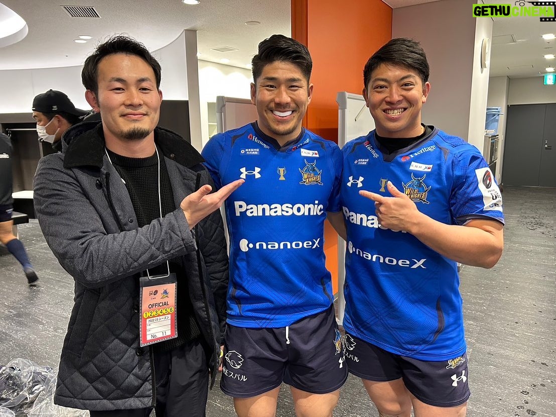 Kenki Fukuoka - 7.6K Likes - イーグルス戦勝利!
最後の最後に同点トライ→力也の逆転ゴールで勝利という、またもやワイルドナイツ劇場を楽しませてもらいました🎉
勝利を決めてくれた力也とキャプテンさかちゃんと📸
そして場内解説は久々に三宅さんと共にやらせてもらいました!
応援ありがとうございました🙇