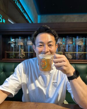 Kenki Fukuoka Instagram - 2023年も1年間ありがとうございました！
今年はラグビーW杯に解説として参加させていただいたり、多くの人達との新しい出会いがあったりと、新鮮な刺激に満ち溢れた1年間でした。医学生としても講義や実習など楽しみながら学ぶことができ、長いと感じていた6年間もあっという間に残り半分近くまで過ぎていました。
2024年も変わらず毎日を後悔なく過ごしていきたいと思います！
皆さんも良いお年をお迎え下さい🙇

#猫達の癒しを添えて
#自撮り全然なかった笑