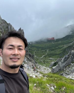Kenki Fukuoka Instagram - 2023年も1年間ありがとうございました！
今年はラグビーW杯に解説として参加させていただいたり、多くの人達との新しい出会いがあったりと、新鮮な刺激に満ち溢れた1年間でした。医学生としても講義や実習など楽しみながら学ぶことができ、長いと感じていた6年間もあっという間に残り半分近くまで過ぎていました。
2024年も変わらず毎日を後悔なく過ごしていきたいと思います！
皆さんも良いお年をお迎え下さい🙇

#猫達の癒しを添えて
#自撮り全然なかった笑
