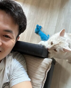 Kenki Fukuoka Instagram - 2023年も1年間ありがとうございました！
今年はラグビーW杯に解説として参加させていただいたり、多くの人達との新しい出会いがあったりと、新鮮な刺激に満ち溢れた1年間でした。医学生としても講義や実習など楽しみながら学ぶことができ、長いと感じていた6年間もあっという間に残り半分近くまで過ぎていました。
2024年も変わらず毎日を後悔なく過ごしていきたいと思います！
皆さんも良いお年をお迎え下さい🙇

#猫達の癒しを添えて
#自撮り全然なかった笑