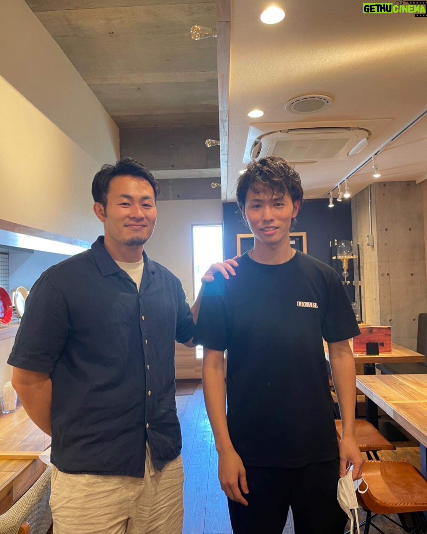 Kenki Fukuoka - 9.3K Likes - 今回は充実の帰省でした!
古賀市での展示会にもぎりぎり顔を出すことができたし、英進館の講演会もたくさんの方に聞きに来ていただいて、本当にありがとうございました!
また幼馴染のやってるお店『PASTA LEGARE』にも食べに行けました🍝
夏休みももう終わるので心機一転、2学期も頑張ります!👊