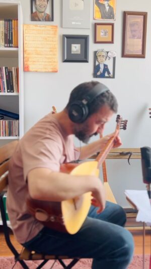 Kerim Yağcı Instagram - Feleğin bir kuşu var … #kerimyağcı #türkülerimiz #türkülersevdamız #bağlama #music #müzik #türkü #turku #instamusic #instagood
