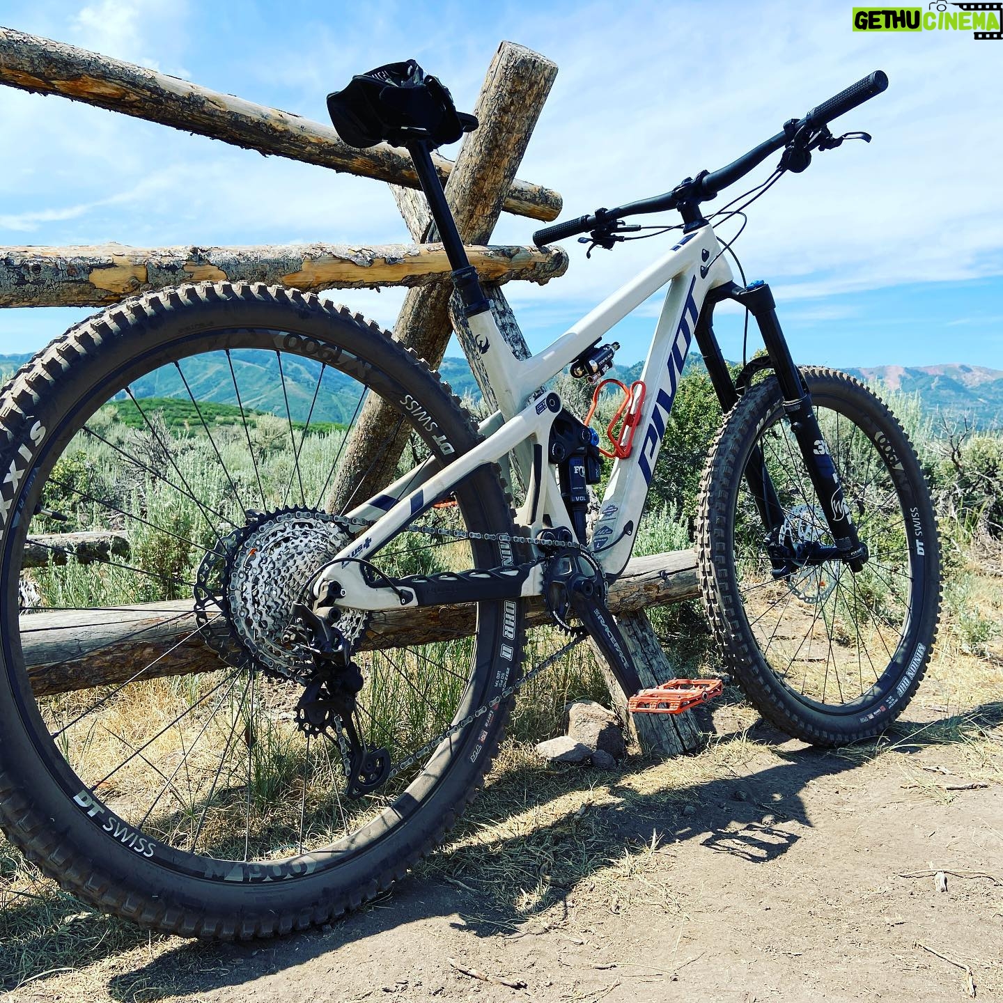 Kerr Smith - 1.5K Likes - First ride on my brand new wheels! #iminlove #pivot #pivotswitchblade #mtb #parkcity