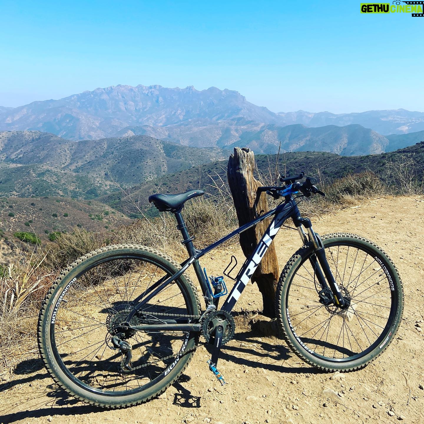 Kerr Smith - 1.6K Likes - Another great ride today👍🏻😁 #trek #trekbikes #mountainbike #santamonicamountains #california #lifeisgood