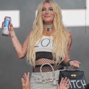 Kesha Instagram - 🔪