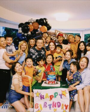 Kevin Cheng Instagram - Our Dearest Middle Child 🥹🎂❤️🩷 

Yannick has always been a little more unique than the rest 😉 
On the night of his 4th birthday, 
I told him the story of how he came into this world…
Unlike both his brothers, 
Yannick was delivered ONE day earlier than we had planned. 
At the hospital, as the doctor was carefully treating him,
he had found Yannick’s umbilical cord wrapped around his neck.
Luckily with expertise, the doctor quickly resolved the issue and we were able to hear his first cry. 🥹
Throughout these four years of his life, 
There has never been a dull moment with him
And he always keeps us on our toes 😂
The first to make a silly face
And the last to roll his eyes at a lame joke Mommy said
This kid is equally funny as he is sensitive. 
Most of all, he truly loves his brothers unconditionally 🥰
Happiest Birthday to our lil Godzilla 🦖 
Don’t stop being exactly who you are! 

Special thanks ❤️🫶🏻
🎈 @bouncy.hk 
🎂 @dessertswithabow 
🥘 @maximsmxhk 
🪄 @magic_travel_squirrel