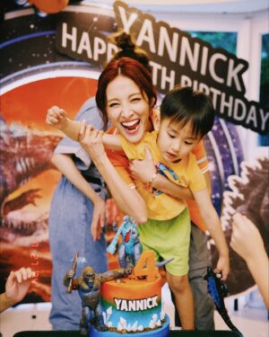 Kevin Cheng Instagram - Our Dearest Middle Child 🥹🎂❤️🩷 

Yannick has always been a little more unique than the rest 😉 
On the night of his 4th birthday, 
I told him the story of how he came into this world…
Unlike both his brothers, 
Yannick was delivered ONE day earlier than we had planned. 
At the hospital, as the doctor was carefully treating him,
he had found Yannick’s umbilical cord wrapped around his neck.
Luckily with expertise, the doctor quickly resolved the issue and we were able to hear his first cry. 🥹
Throughout these four years of his life, 
There has never been a dull moment with him
And he always keeps us on our toes 😂
The first to make a silly face
And the last to roll his eyes at a lame joke Mommy said
This kid is equally funny as he is sensitive. 
Most of all, he truly loves his brothers unconditionally 🥰
Happiest Birthday to our lil Godzilla 🦖 
Don’t stop being exactly who you are! 

Special thanks ❤️🫶🏻
🎈 @bouncy.hk 
🎂 @dessertswithabow 
🥘 @maximsmxhk 
🪄 @magic_travel_squirrel