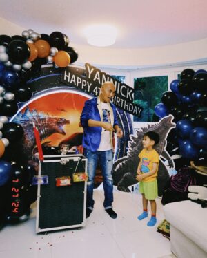 Kevin Cheng Instagram - Our Dearest Middle Child 🥹🎂❤️🩷 

Yannick has always been a little more unique than the rest 😉 
On the night of his 4th birthday, 
I told him the story of how he came into this world…
Unlike both his brothers, 
Yannick was delivered ONE day earlier than we had planned. 
At the hospital, as the doctor was carefully treating him,
he had found Yannick’s umbilical cord wrapped around his neck.
Luckily with expertise, the doctor quickly resolved the issue and we were able to hear his first cry. 🥹
Throughout these four years of his life, 
There has never been a dull moment with him
And he always keeps us on our toes 😂
The first to make a silly face
And the last to roll his eyes at a lame joke Mommy said
This kid is equally funny as he is sensitive. 
Most of all, he truly loves his brothers unconditionally 🥰
Happiest Birthday to our lil Godzilla 🦖 
Don’t stop being exactly who you are! 

Special thanks ❤️🫶🏻
🎈 @bouncy.hk 
🎂 @dessertswithabow 
🥘 @maximsmxhk 
🪄 @magic_travel_squirrel