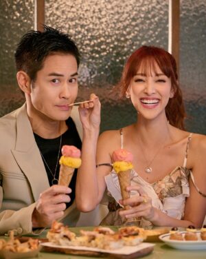 Kevin Cheng Instagram - E 形同I 形又合體啦！😏💚

But we have more in common than you think⋯😂
Like…
A love for icecream, 
beautiful jewellery
and… each other! 
🍦💍😌
Had a sweeeet time looking at the latest collection from @thefuture.rocks and yes, I (Grace) may or may not have hinted on several occasions I am loving the latest addition of The Ring family, The Necklace & The Earrings!
I especially wouldn’t mind having the golden shiny “Blondie” too now that we’re being honest 😉

#thefuturerocks #vanitywithaconscience #curatorofstyle