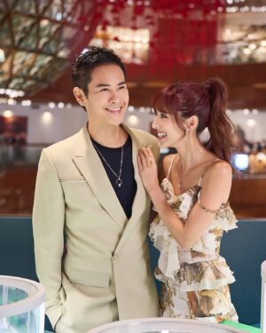 Kevin Cheng Instagram - E 形同I 形又合體啦！😏💚

But we have more in common than you think⋯😂
Like…
A love for icecream, 
beautiful jewellery
and… each other! 
🍦💍😌
Had a sweeeet time looking at the latest collection from @thefuture.rocks and yes, I (Grace) may or may not have hinted on several occasions I am loving the latest addition of The Ring family, The Necklace & The Earrings!
I especially wouldn’t mind having the golden shiny “Blondie” too now that we’re being honest 😉

#thefuturerocks #vanitywithaconscience #curatorofstyle