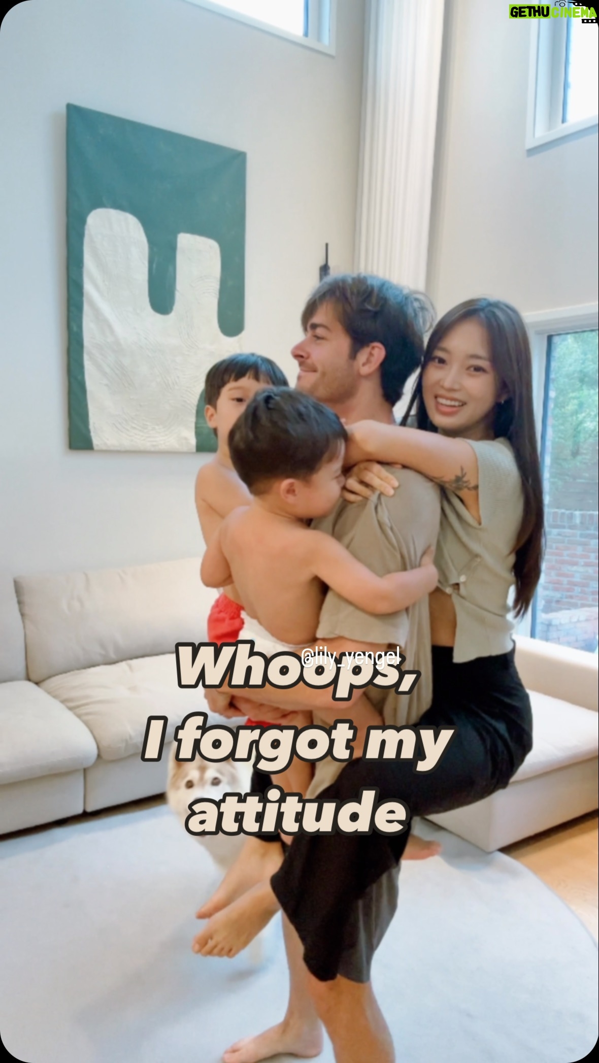 Kevin Dockry - 9.4K Likes - #카일로헨지형제일기
우리가 너고 너가 우리고 내가 너고 너가 나?
케빈 빼고 다 즐거워 보이네 😝 가장의 무게란….🥹
He is pretty boring person
if He don’t bring his hype-men.