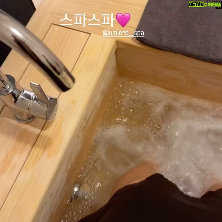 Kevin Dockry - 27.7K Likes - 💆🏻♀️
근래 받아본 마사지 중에 가장 시원했던
루미스파! 90분이 9분 같았던 시간😳
마사지 받다가 잠든거 진짜 오랜만이었다
나의 피로도에 맞춰서 해주시는데 최고🥹🤍
또 받으러 가야지이 진짜 최고최고👍 @lumiere__spa
#아로마마사지 #마사지맛집 #커플마사지 #강남스파 #전신관리
#테라피 #체형관리 #청담마사지 #마사지잘하는곳
