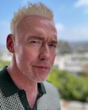 Kevin Durand Instagram - Thanks to @mnmachado and @sandradurand23 for making me a handsome Bonobo King during our press run🤗🦍 #KingdomOfThePlanetOfTheApes #Abigail #HAVEAWONDERFULDAY