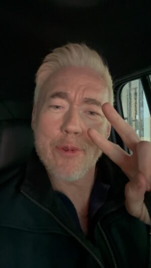 Kevin Durand Instagram - Today is the day! #KINGDOMOFTHEPLANETOFTHEAPES IS IN THEATRES EVERYWHERE!!! I took a bit of time between interviews here in New York to answer all my awesome French Fans where I’m from. Do any of you English speaking fans have questions you want to ask me? I’ll pick a couple and answer on the double. Pour mes amis francophones, Je viens du Nord d’Ontario, de Thunder Bay! Avez vous d’autre questions. Je vais faire de mon mieux à vous répondre !! @apesmovies