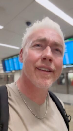 Kevin Durand Instagram - Going home again. There is no better feeling than going home. Wish you all safe passage to wherever you may be heading. Have a wonderful day y’all 👊🙏❤️
