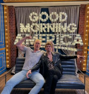 Kevin Durand Instagram - What a morning! Fun with the @goodmorningamerica crew! @apesmovies #thekingdomoftheplanetoftheapes In theaters tomorrow! @realowenteague rules!!!!
