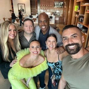 Kevin Frazier Instagram - ET rewind… ❤️🔥
So good seeing this crew today!