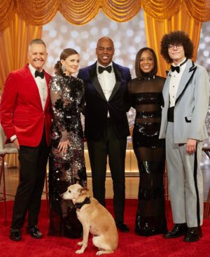 Kevin Frazier Instagram - Everybody’s all dolled up for our #Oscars extravaganza! ✨

It’s #DrewsDressingRoom: Oscars Edition! 🎭 Drew’s look is by @tomford at @nordstrom (gown), @area at @nordstrom (earrings), @maisonvalentino (shoes). @helloross’ look is by @brooksbrothers. Styled by @_leeharris_.