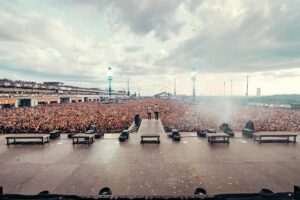 Kevin Ratajczak Instagram - I’m still blown away from last weekends festival run!🔥🪩❤️ What a good time we had with family, friends and a looooooot of dancing people!☀️🙌🏻
Pure emotions all the way through! Can’t wait for the next festivals!🤘🏻
#swedenrock #rockimpark #rip #rockamring #rar #electriccallboy #festivalsummer #tourlife #tekkno
Photo: @dajoeberlei