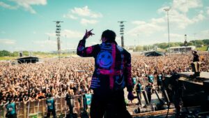 Kevin Ratajczak Instagram - JA SICHER!🤘🏻🔥🪩 @rockimparkofficial is now officially EC-approved!👍🏻 Thank you so much for a wonderful festival day and the many memories we made together!❤️
#electriccallboy #tekkno #rip #rockimpark #festivalsummer #tourlife
Photo: @dajoeberlei
