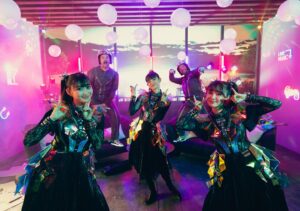 Kevin Ratajczak Instagram - 🪩„RATATATA” is OUT NOW!🪩
Check out @babymetal_official ‘s and our new music video on youtube, stream it on all platforms and play it as loud as you can!🖤🤘🏻
Link is in my bio!
#electriccallboy #babymetal #releaseday
#musicvideo #RATATATA