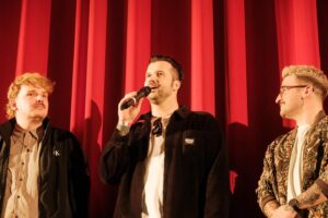 Kevin Ratajczak Instagram - I‘m still so high from all the emotions we received last night!❤️🙏🏻 Thank you all so much for coming out and sharing that absolute once in a life time experience with us. The premiere of our little concert movie „TEKKNO - Live in Europe“ in the mighty @lichtburgessen was a total success and we couldn’t be happier right now!😍 Go watch it if you have the chance, available in over 120 cinemas across germany! Check the last slide for an impression of how this experience could be🔥🤯
#electriccallboy #tekkno #tekknoliveineurope #movie #ecgoescinema #lichtburgessen #moviepremiere