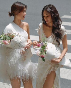 Khánh Linh Instagram - We are just girls💅🏻💗

@mcqueensflowers.vietnam