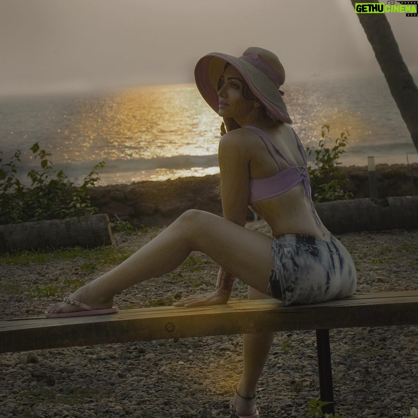 Khushali Kumar - 92.2K Likes - The closer I get, the more I see how far I am.
#Sunsets #BeachyVibes