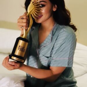 Khushali Kumar Instagram - A big thank you to all my well wishers who’ve helped me start my journey on a beautiful note
My director @kookievgulati sir, 
Maddy sir @actormaddy for all the encouragement
@aparshakti_khurana N @darshankumaar for being such inspiring Co-actors. 
What more could have I asked for 

Gonna hold on to this moment forever 😍 Thank you @iifa 

A big hug to my MOM for being a pillar of Love and strength in difficult times and my Papa whom I’ll always miss but still feel close every moment.

Here’s to firsts, here’s to dreams❤️
#GratitudePost #IIFA2023 #BestDebutFemale#DhokhaRoundDCornerwer
