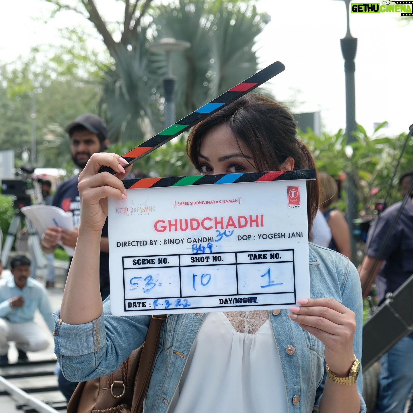 Khushali Kumar - 121.2K Likes - Some #BehindTheScenes from the sets of #Ghudchadhi. It was so much fun to play Devika😍Can’t wait for you’ll to witness the hilarious ride of twists and turns of this generation’s comedy of errors.
#TrailerComingSoon #StayTuned