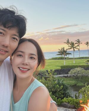 Ki Tae-young Instagram - 지난 13년 참 바쁘게 살았습니다... 사소하지만 무엇보다 큰 행복을 느끼며 살아왔네요...사실 그 사소한 것들이 그렇게 어려운 것들이기도 하기에 항상 진심으로 감사하며 살고 있어요...

최근 우리가족.....❤️ 

인스 초보라 실수했네ㅜㅜ 우리 유진이 얼굴 짤려서 미안해 💋

#기태영 #유진 #로희 #로린 #로로패밀리